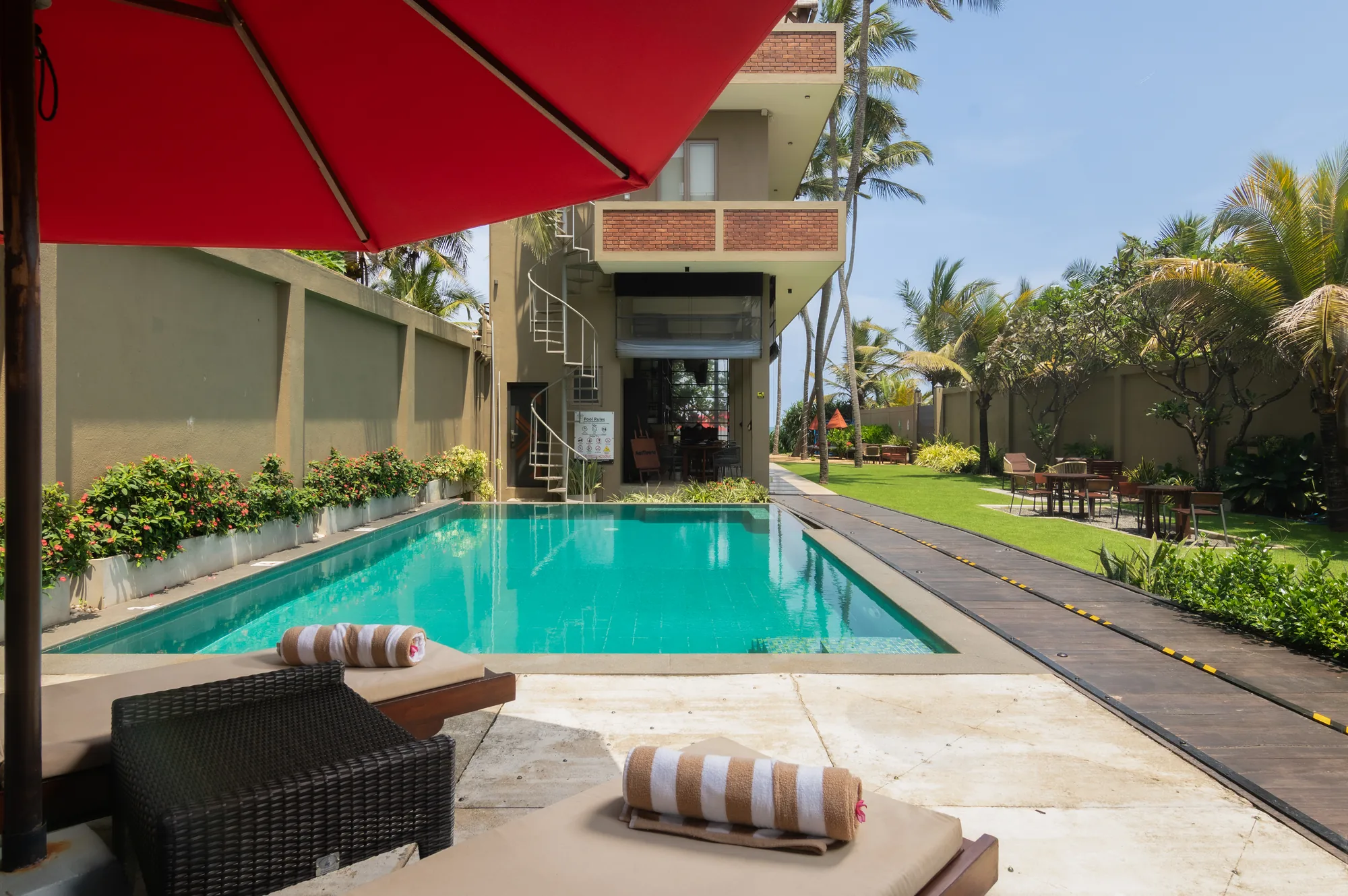 AYUDA pool